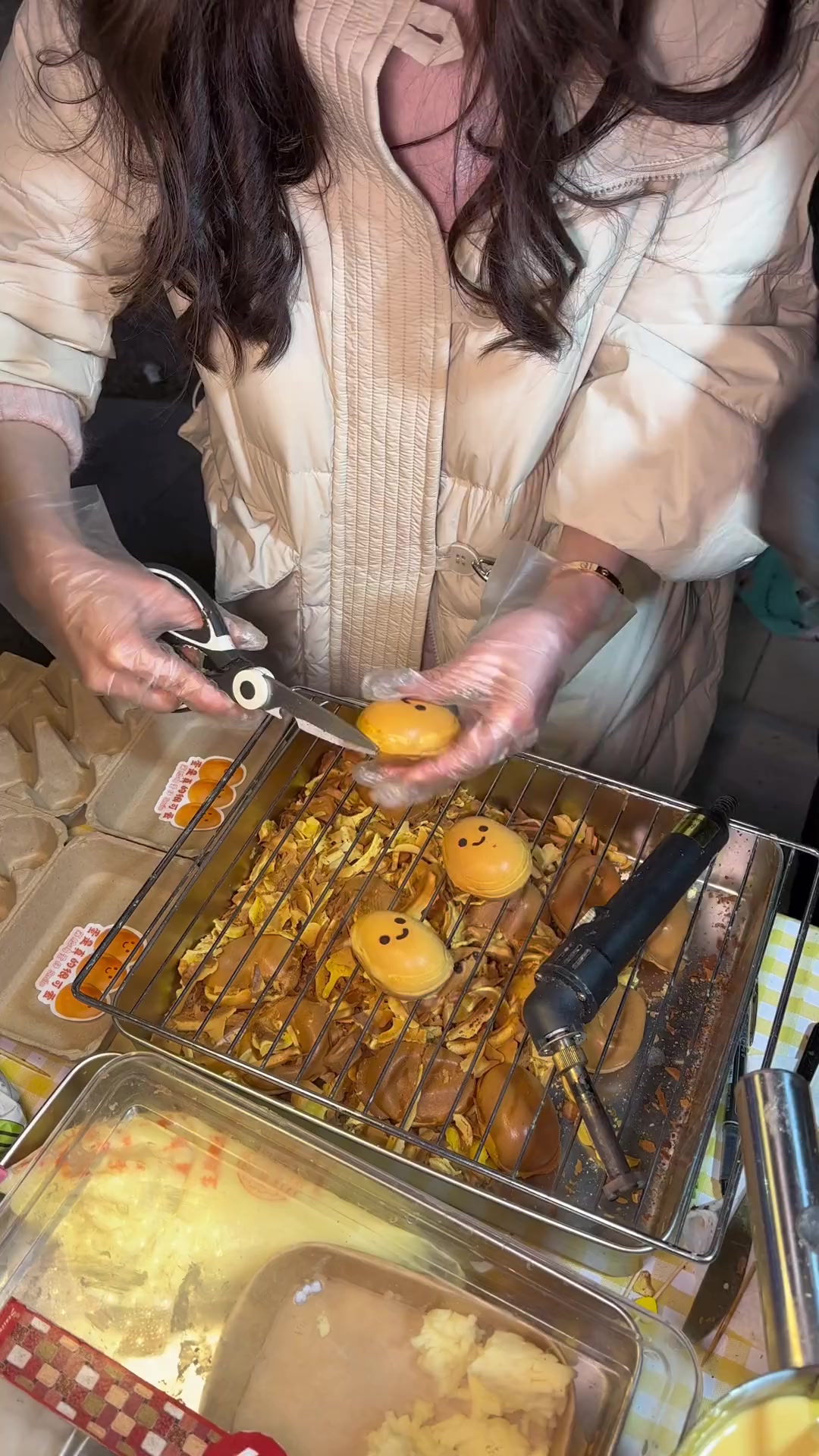 街头小吃微笑鸡蛋仔!