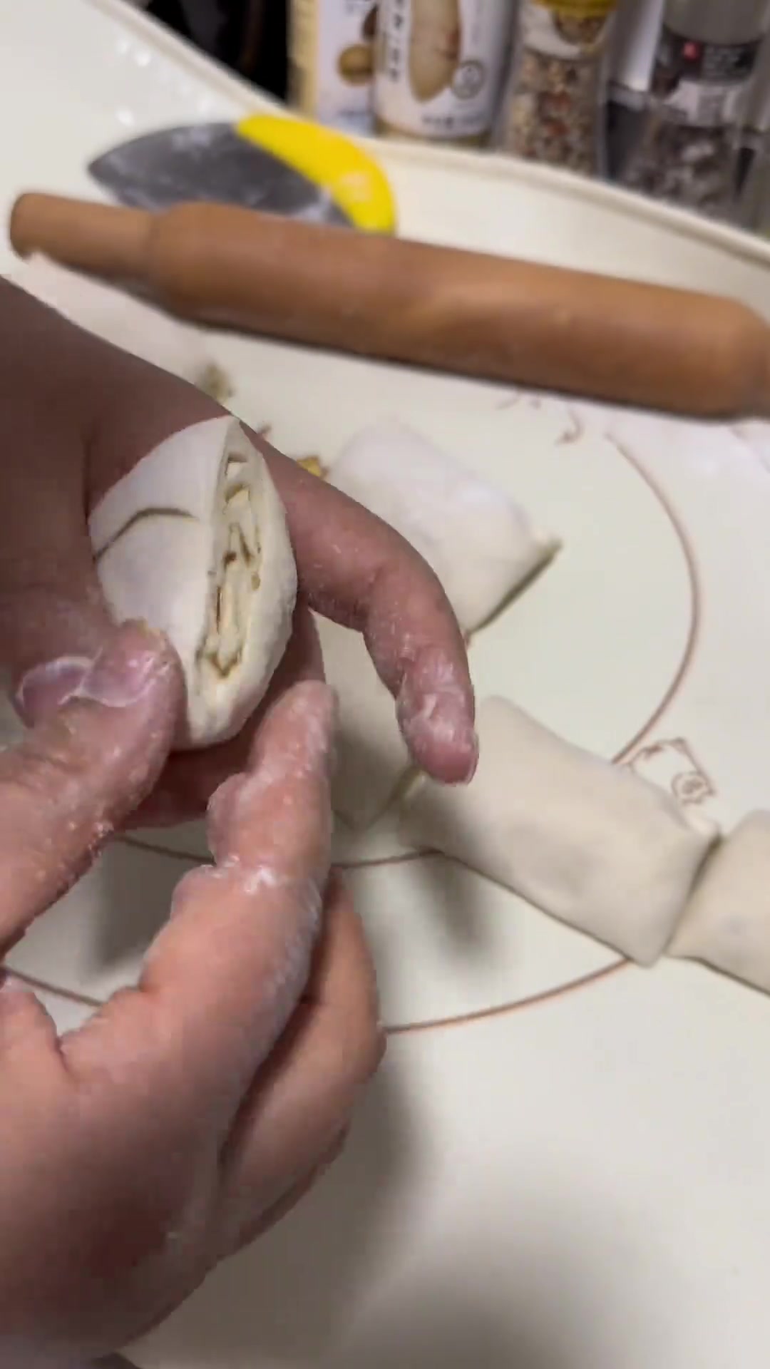 济南一家五口的生活,羊肉汤配烧饼,老公赞比外买好吃