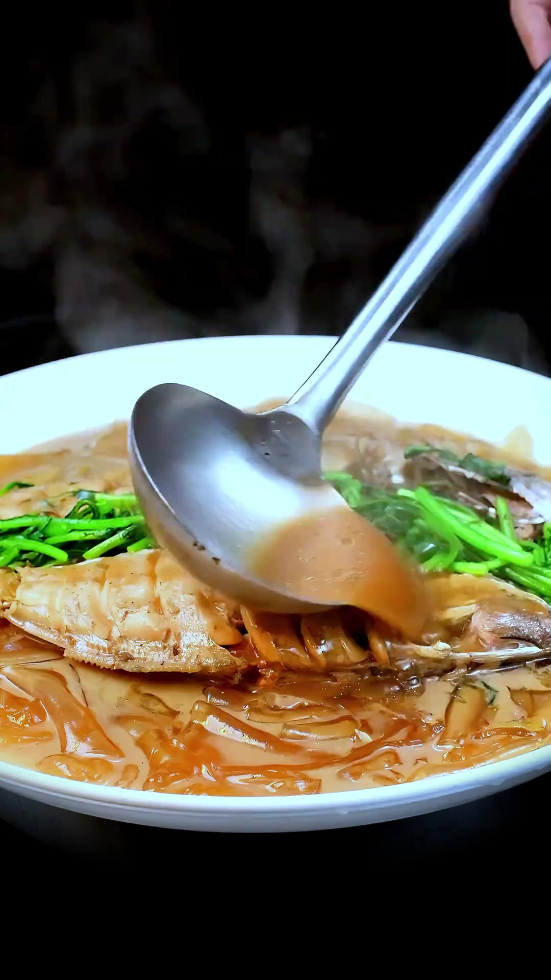 扒皮鱼炖茼蒿鲜上加鲜!