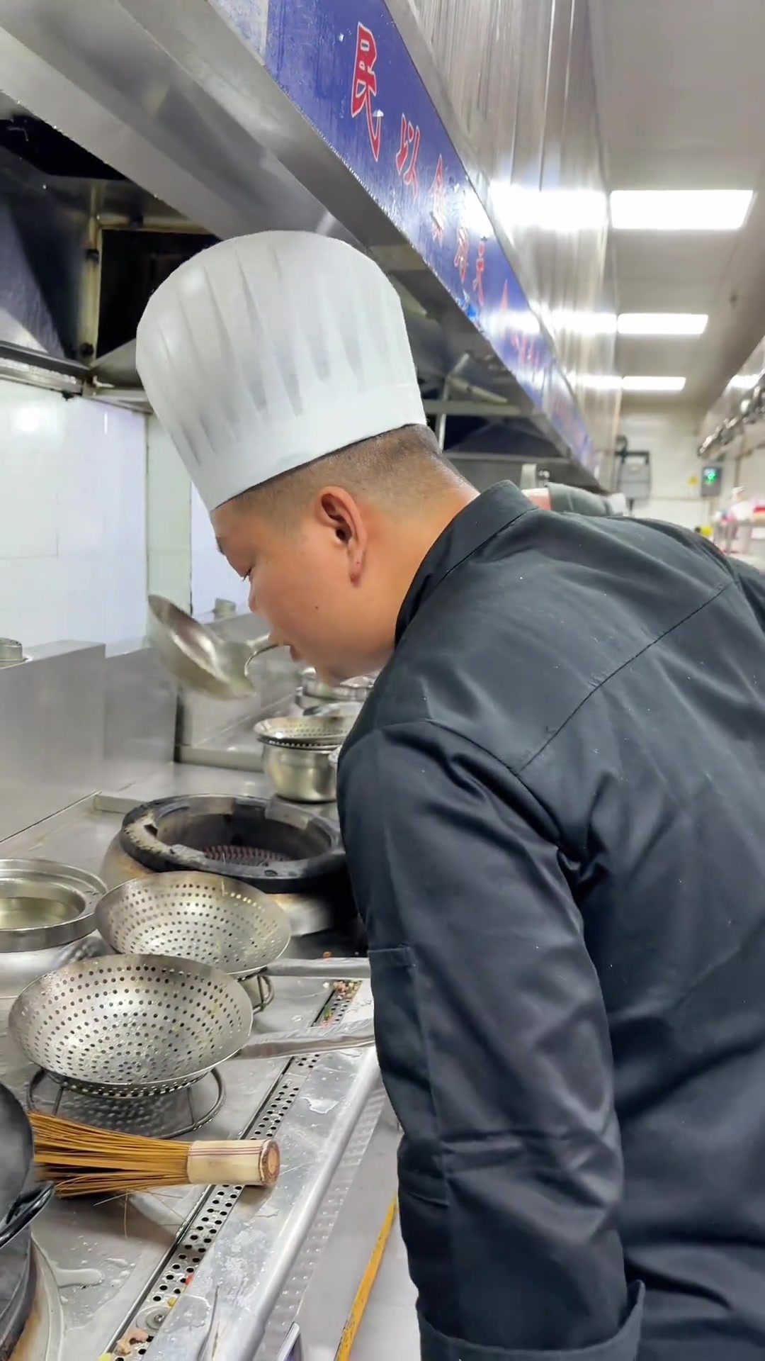 青椒焖骨鸭教程来啦!肉香汁浓超好吃,赶紧试试