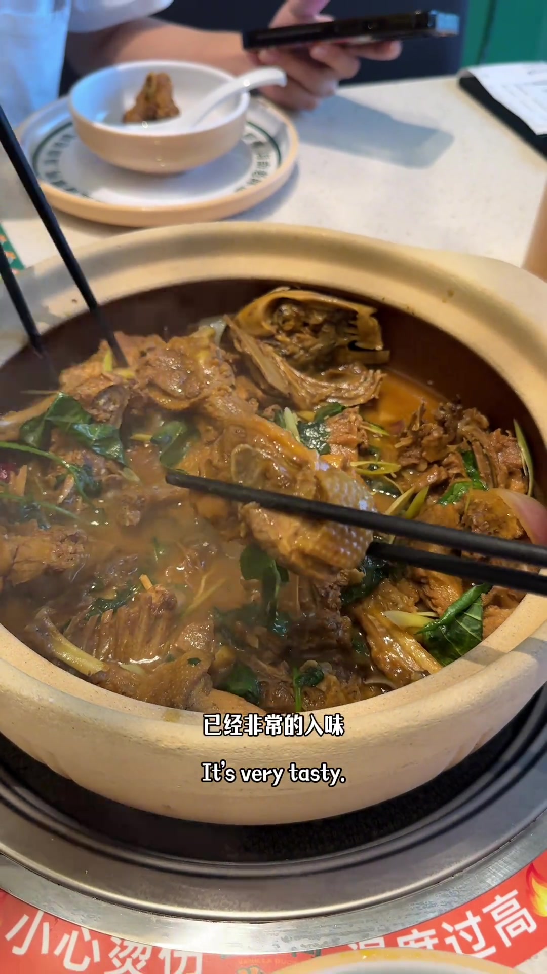全是果肉的榴莲炒冰，还有海南版咖喱香草鸭，给世界一点中式美食震撼