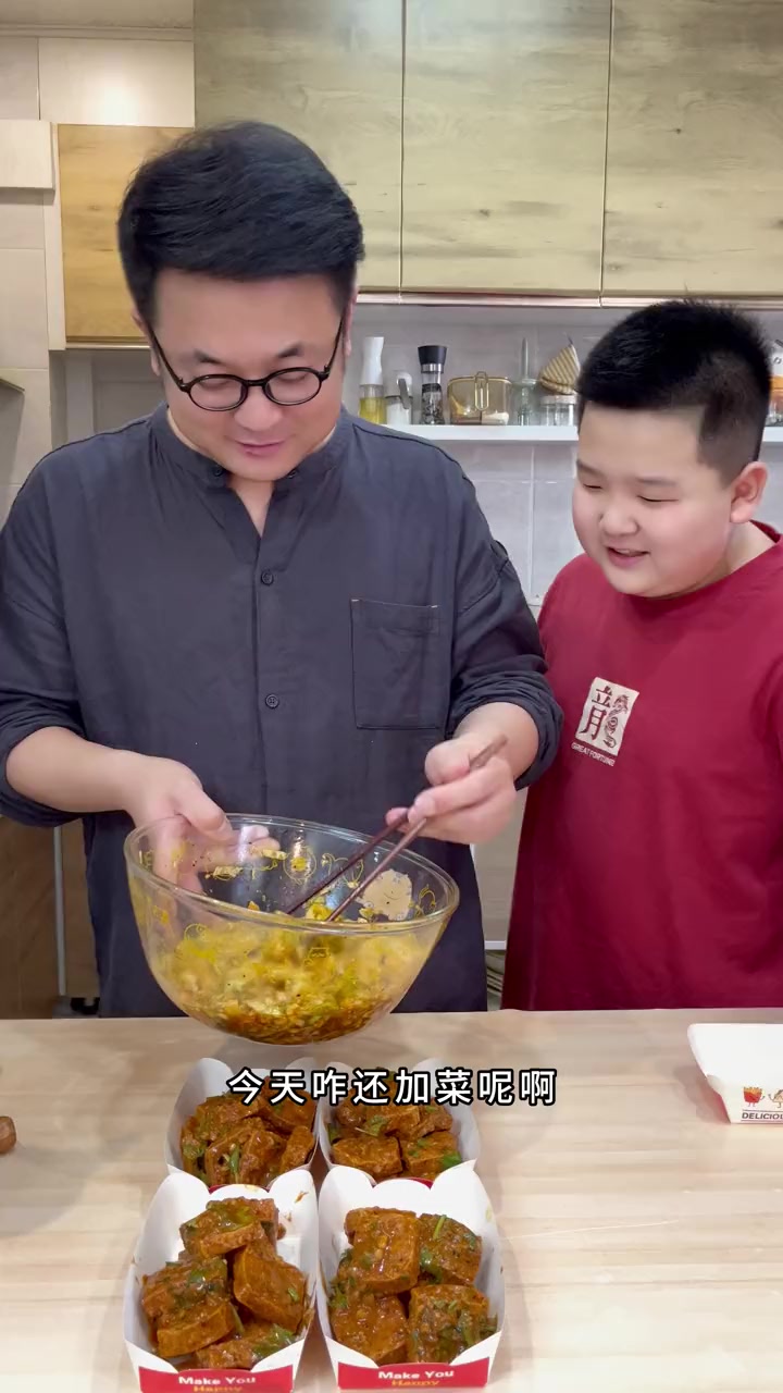 隔三差五臭一次,今天升个级,泡菜臭豆腐,老香了!