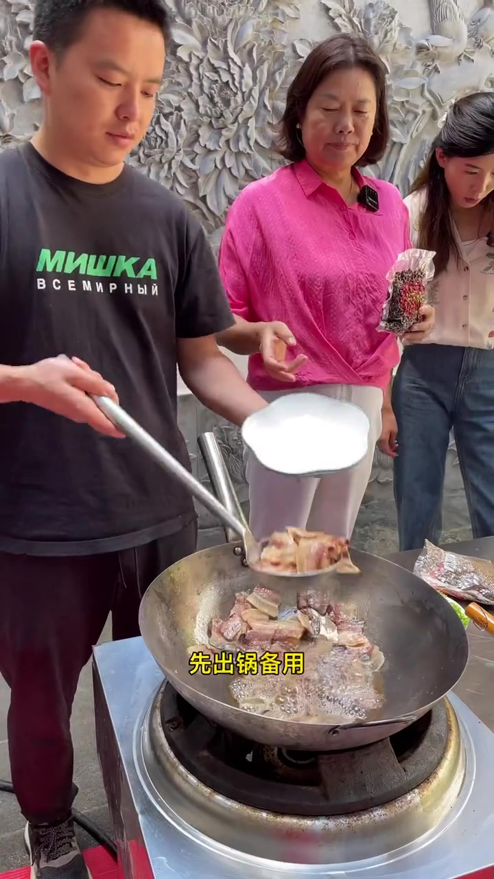 都说臭豆豉、豆豉臭,今天我用老家豆豉炒腊肉