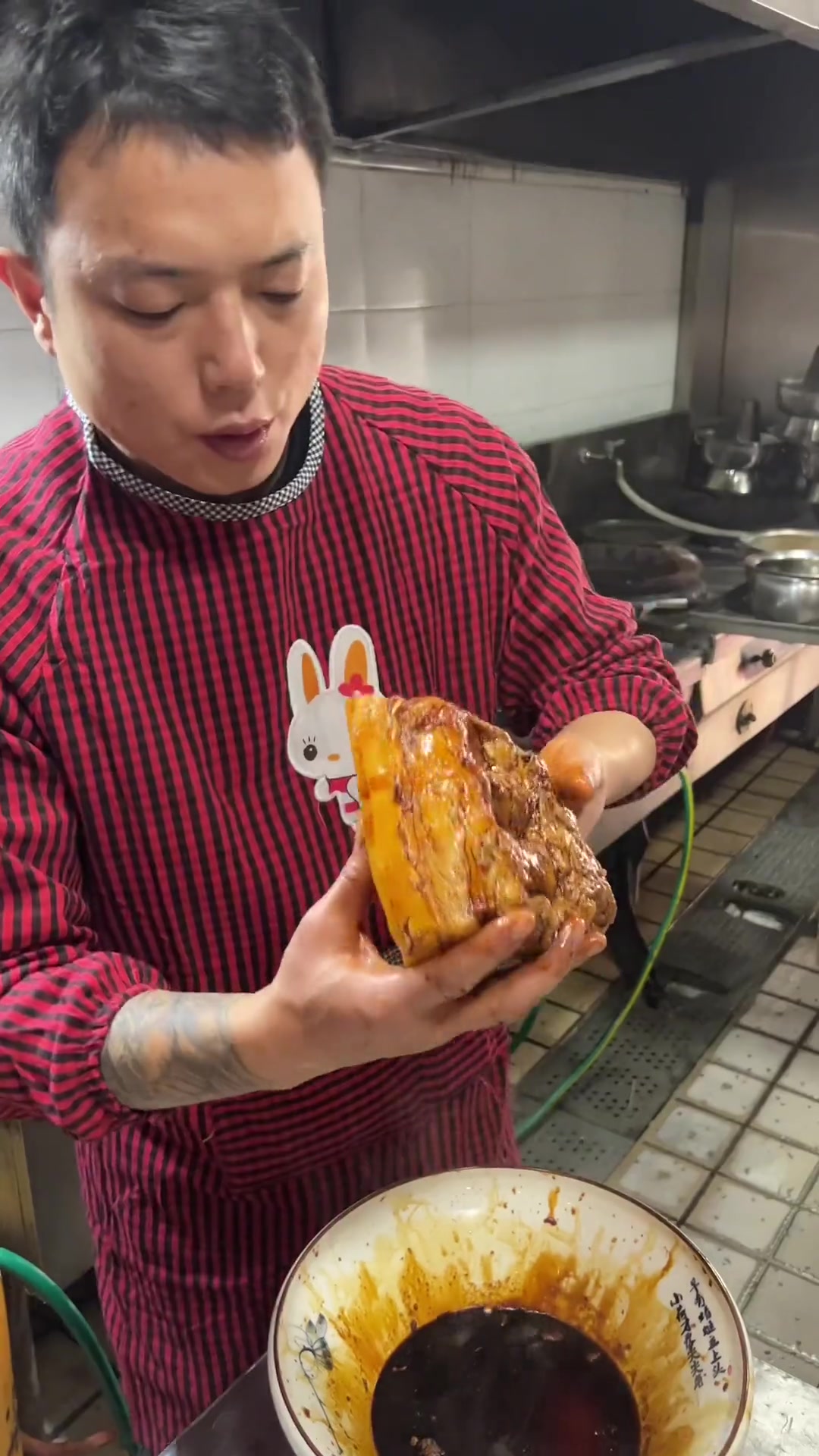 年夜饭菜系〔梅菜扣肉〕,简单易学口感软糯肉香四溢