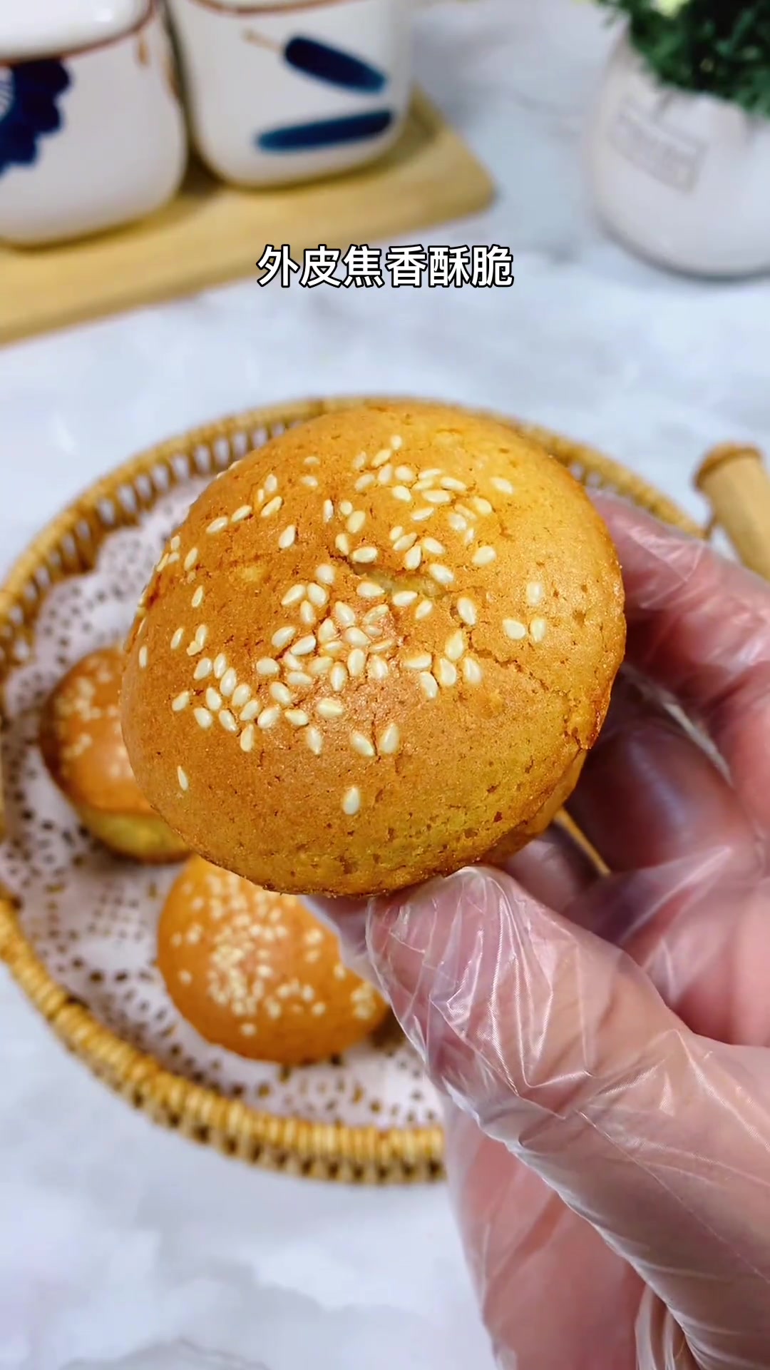 只需四样简单食材,就能做出儿时味道的蜂蜜脆皮鸡蛋糕