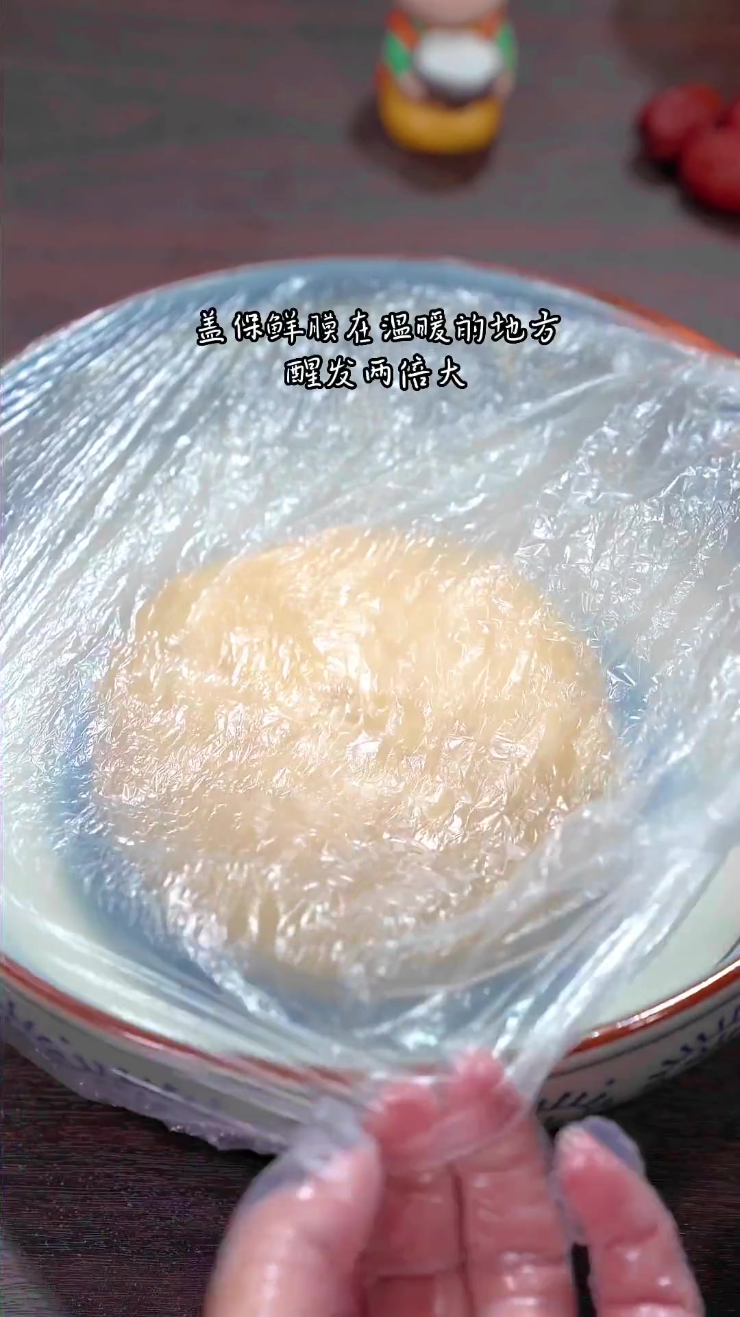 外脆里软奶香味十足的蜂蜜小面包，用空气炸锅就能轻松完成，真的太好吃了