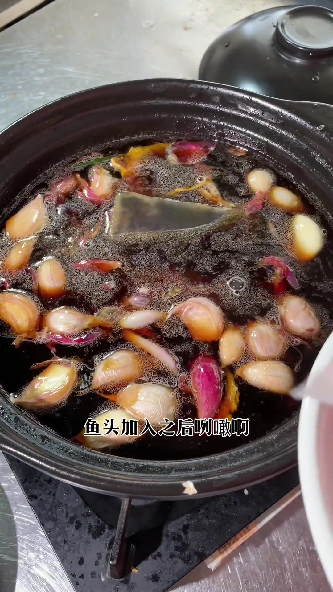 鲩鱼头浸猪大肠你吃过未?试试,几好味道