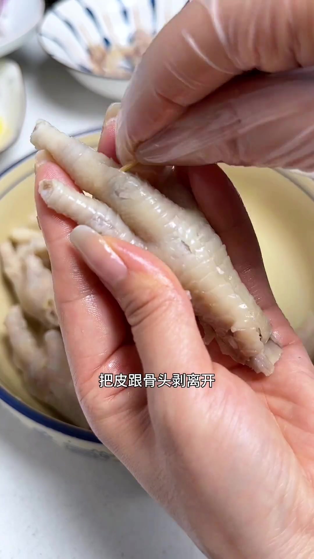 学会了这个酸辣柠檬无骨鸡爪自己可以在家做,比外面买的还好吃