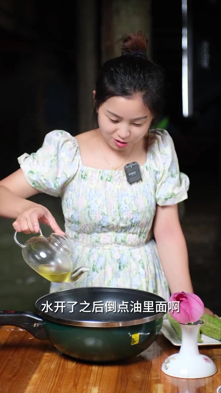 好吃不过家乡味,最浓还是故乡情,荷叶炒鸡蛋你们吃过没?