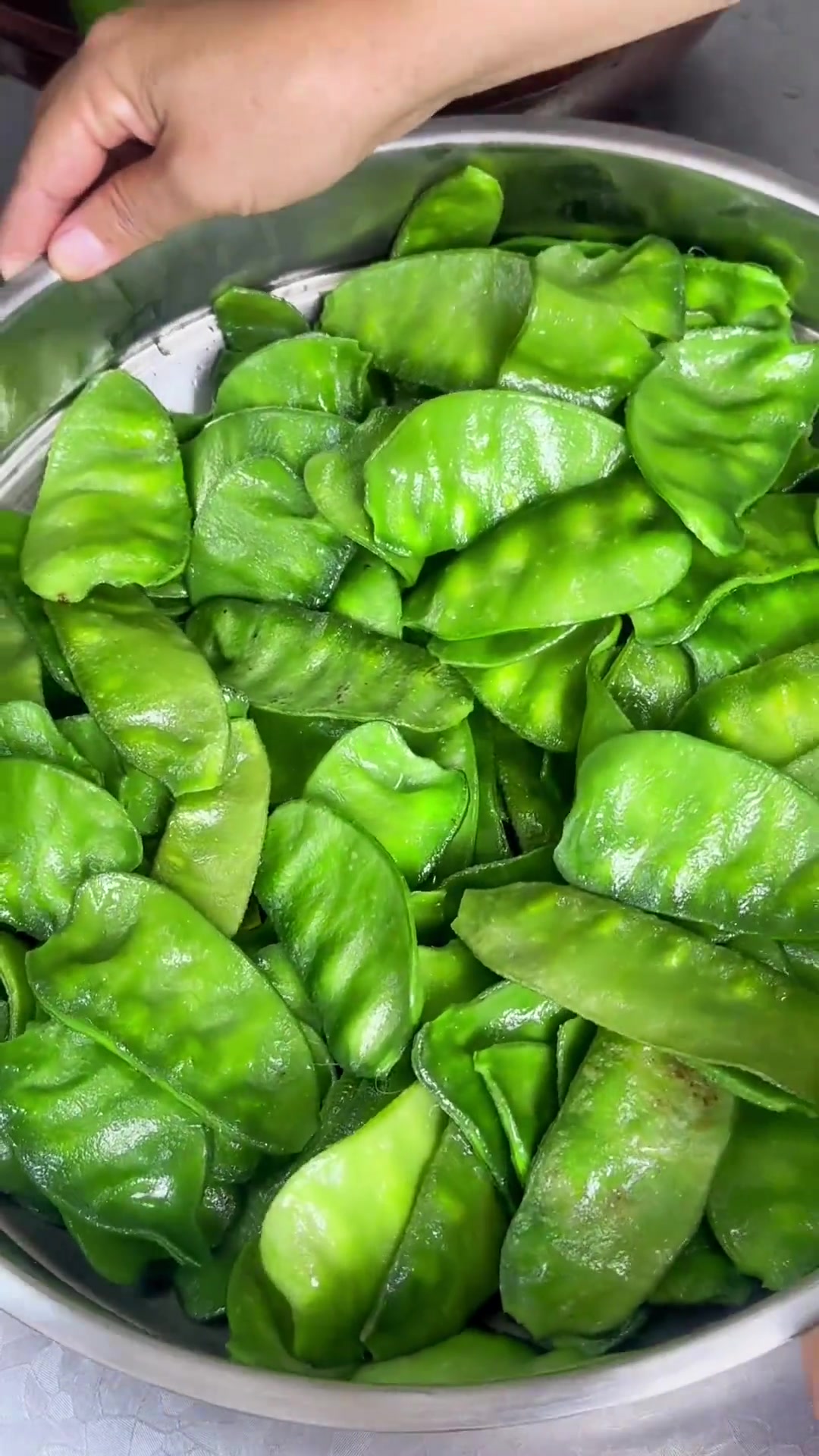 传统老法腌油焖扁豆咸菜,三碗面条不够喝!
