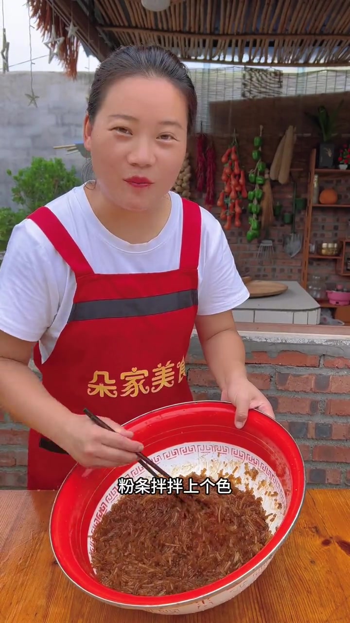 青椒茄子包子这么做，皮薄馅大，简单好做又好吃，百吃不厌