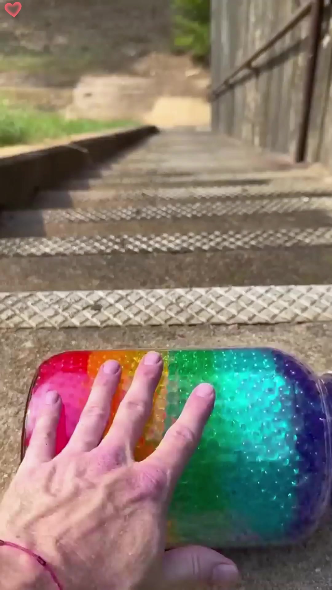 看橱窗,蛋糕诱舌尖