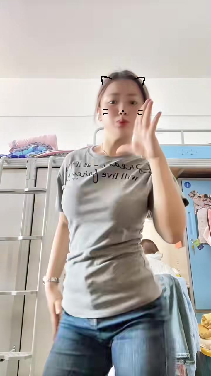 我要减肥,今天吃了黄瓜味薯片