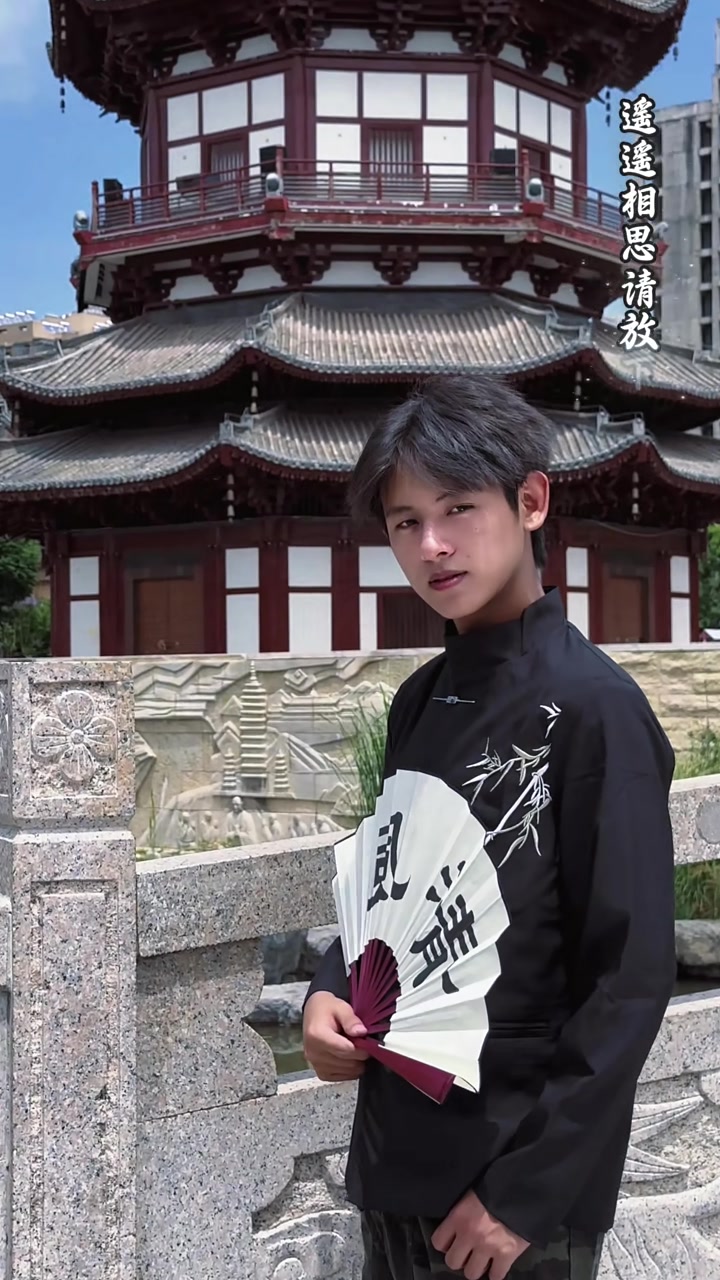 我提笔月下临摹