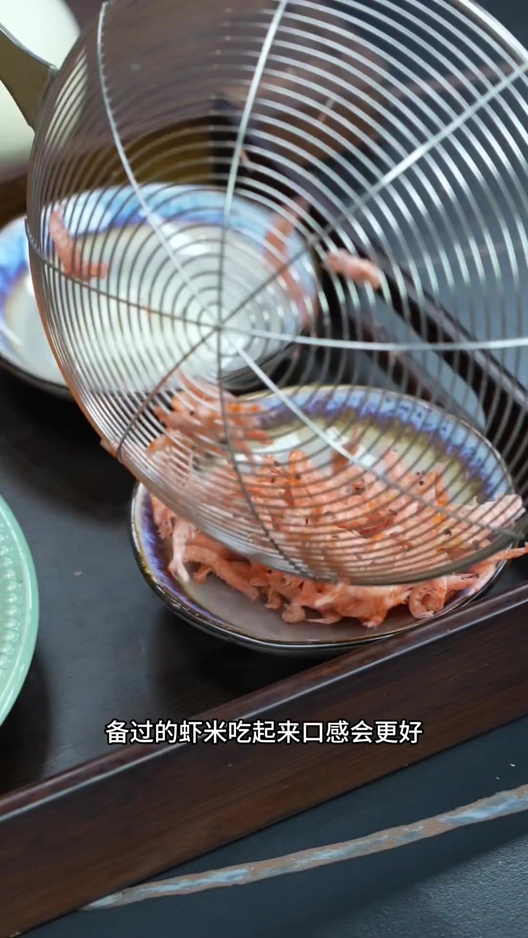 不爱吃胡萝卜的一定要试试这个方法,用海米和猪油煸炒,简单美味,味道超赞!