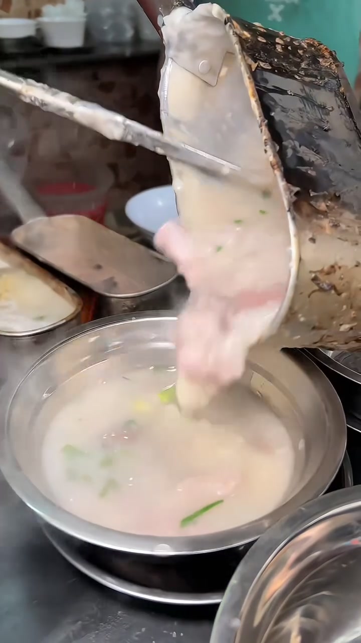 特色美食猪杂粥有谁吃过嘛我是第一次