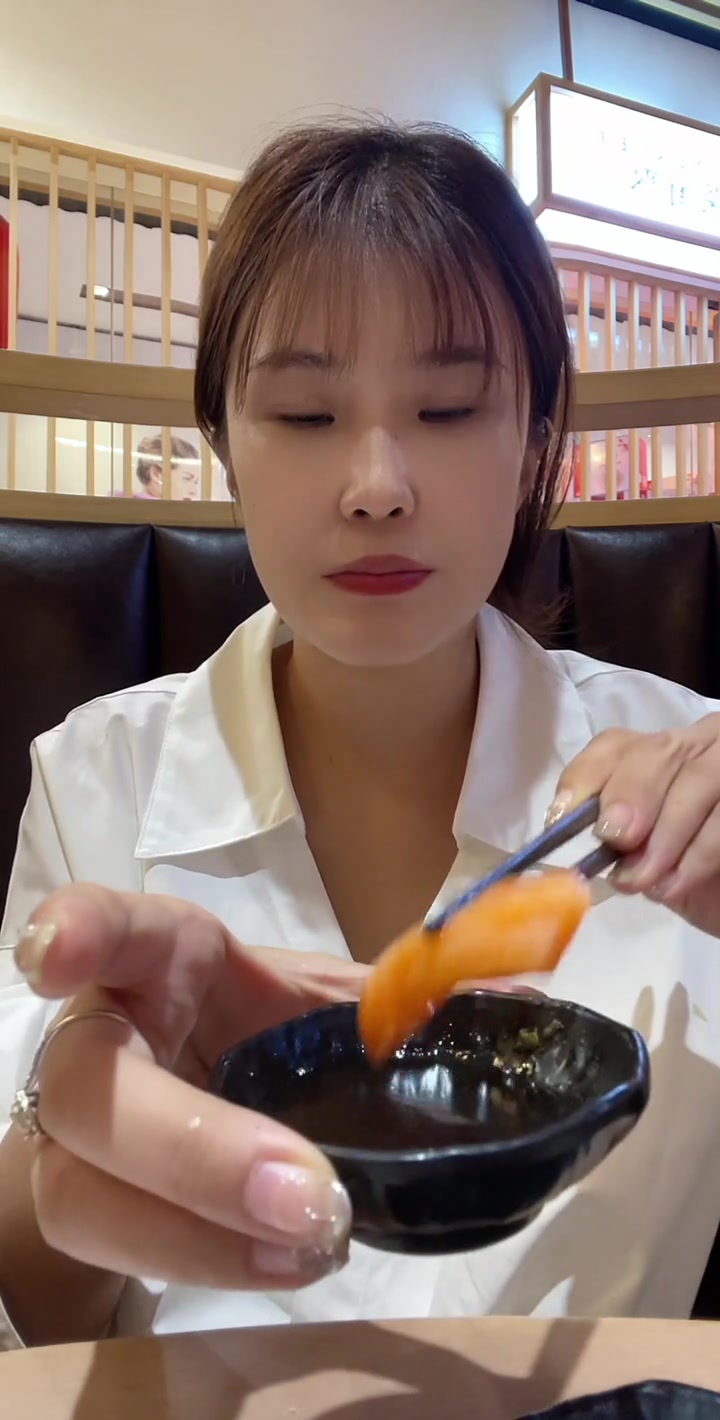 今晚吃日料超爱芥末章鱼，还有黑椒牛仔粒等美味