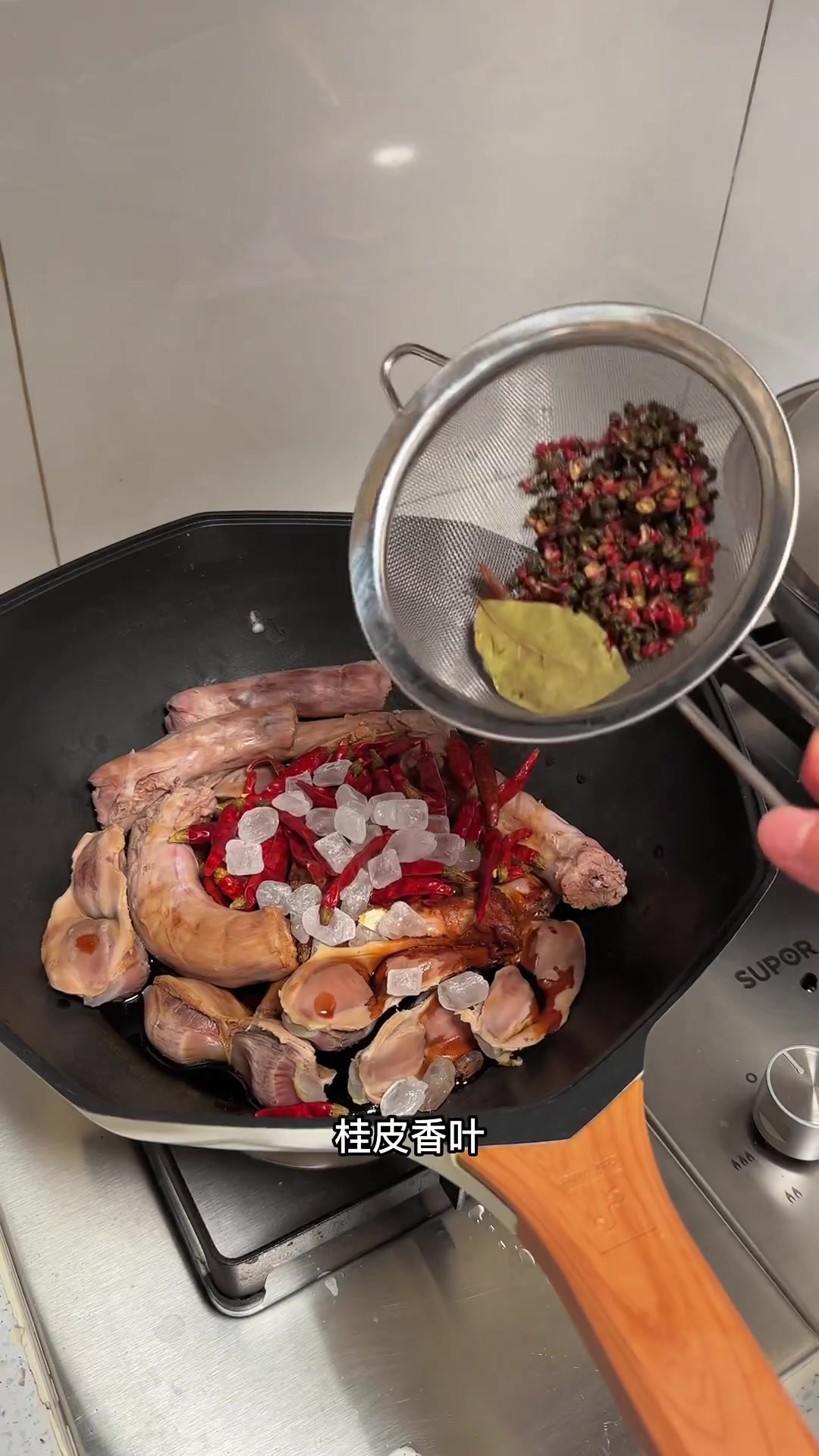 按头安利每个粉丝，都去做这个周黑鸭，绝了！