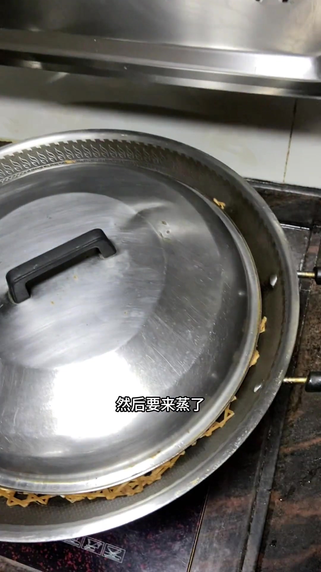小弟今天跟大家分享一个人泡发大的鱼胶要怎么做呢