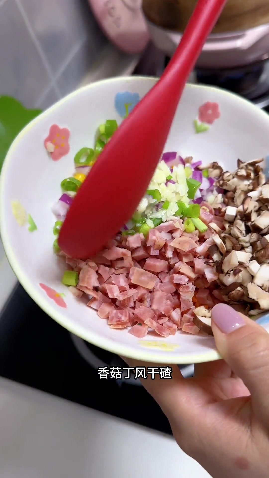 教你在家做虾饺!糯米蒸熟,面粉淀粉混合,开水烫面揉面教程