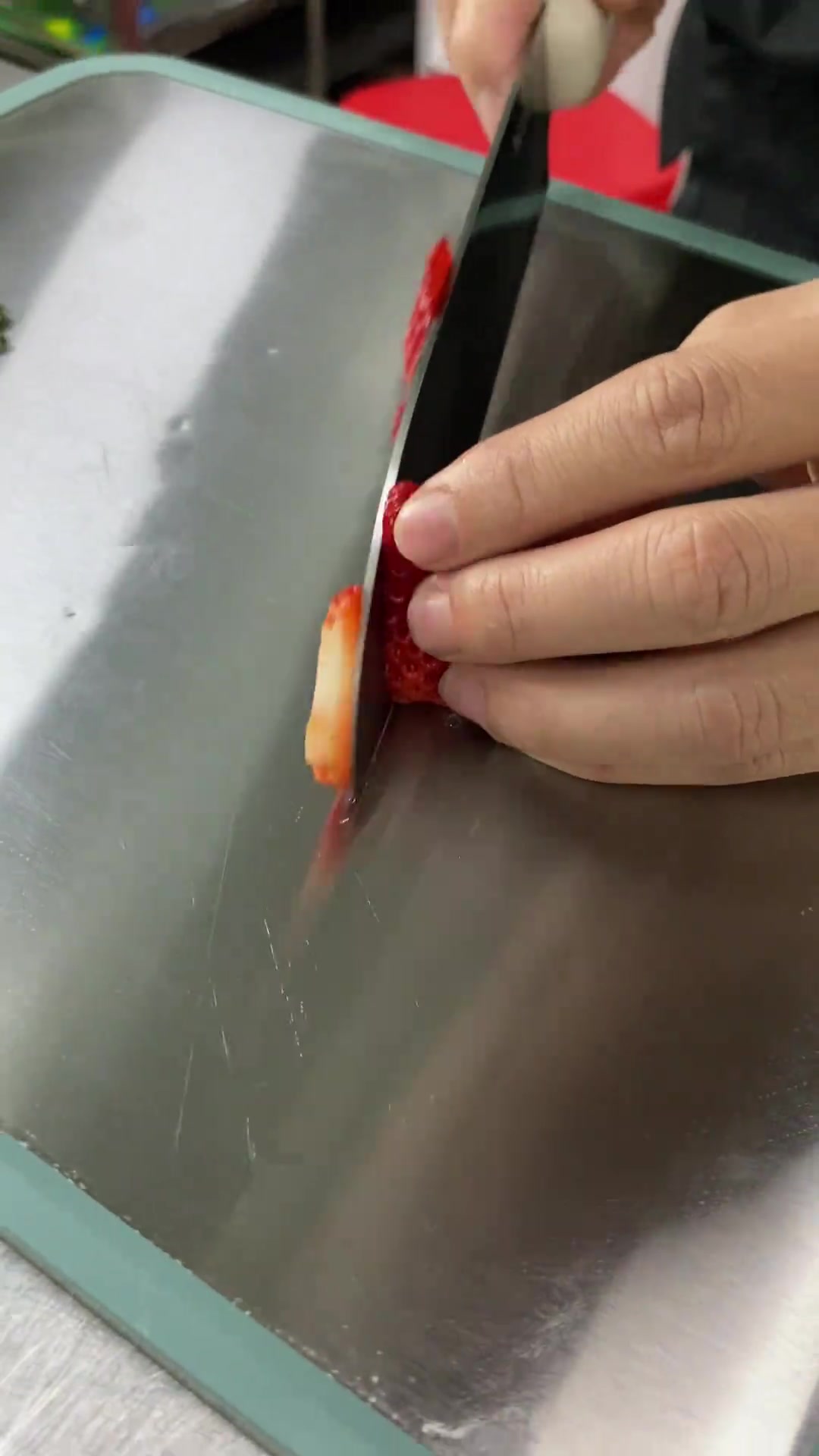 首个草莓蛋糕，快做给你男朋友~