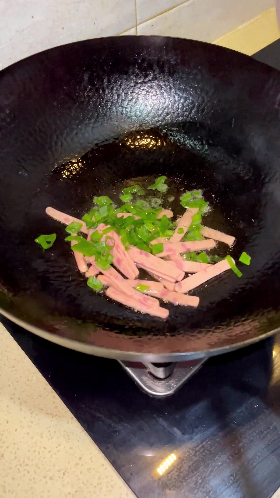 山东煎饼卷大葱,整的不太好,请见谅,哈哈