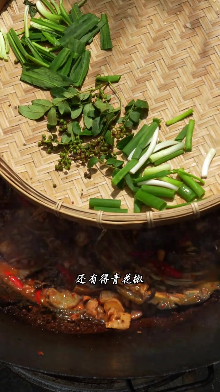 第92道\,今天分享一道硬菜,黄焖霸王别鸡,鲜辣爽口,老王八软糯弹牙,小土鸡肉质紧实,真的