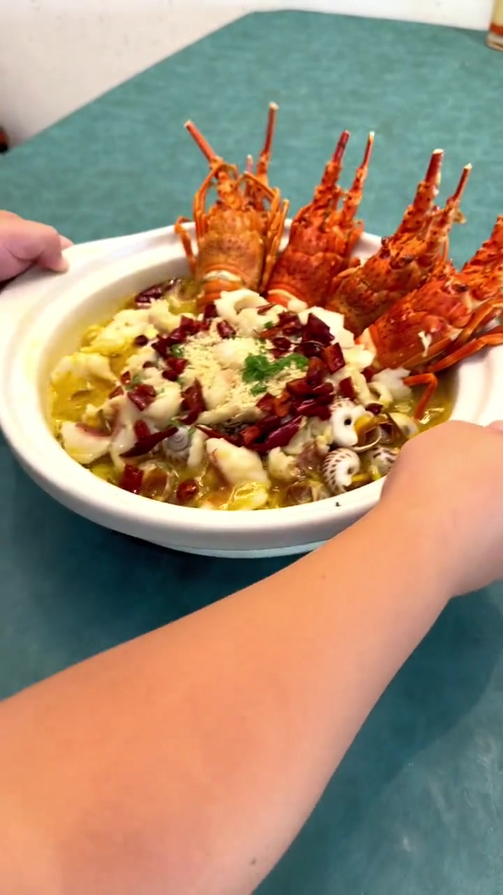 红色漂亮鱼做的酸菜鱼真是别有一番滋味