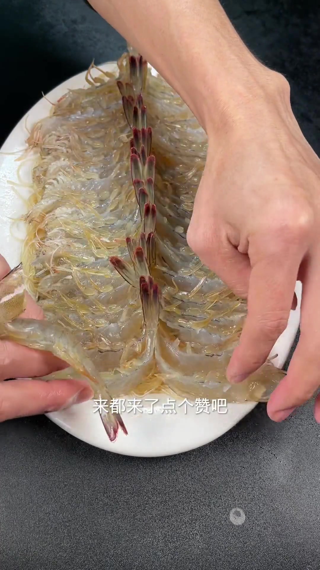 虾不要总是白灼了,来一道“粉丝葱油虾”,鲜香美味