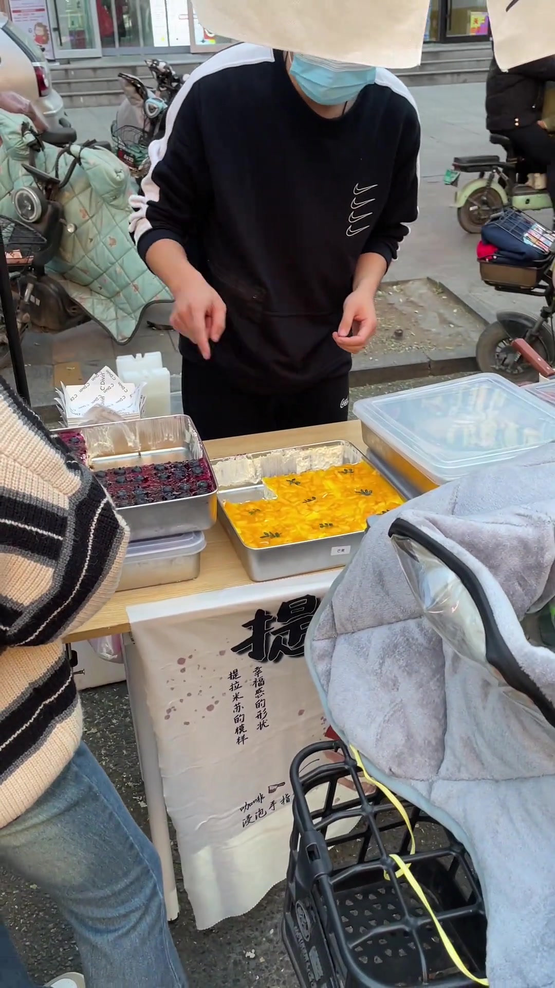 摆摊卖提拉米苏的全过程