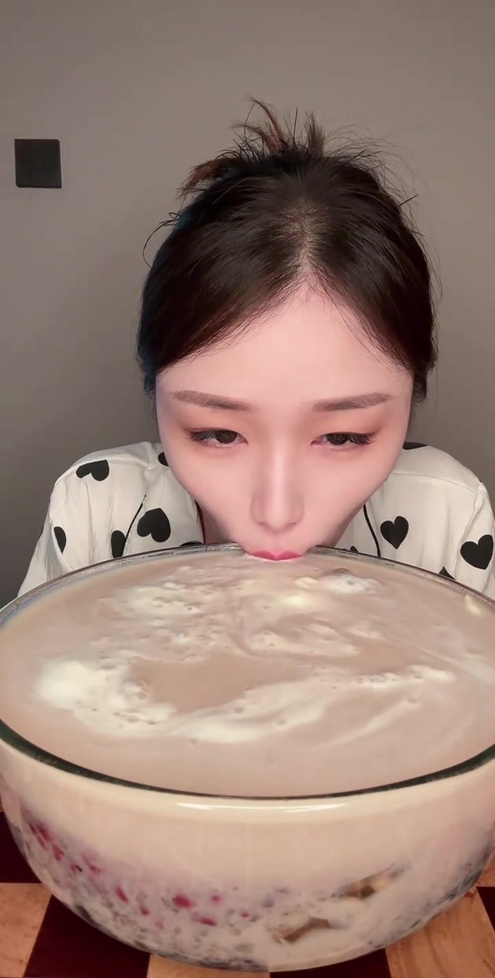 极致沉浸式体验，畅快喝奶茶！