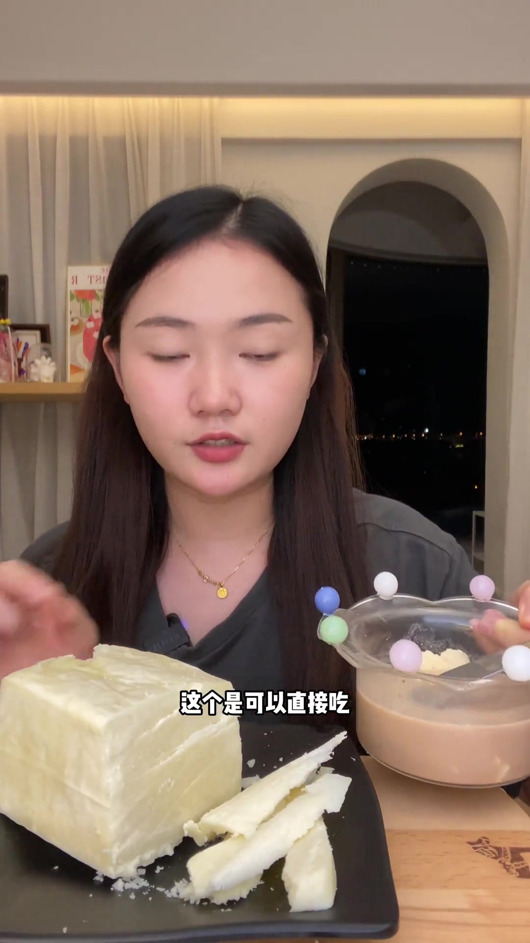 尝超火地方特产奶豆腐，甜口可直接吃还能泡奶茶