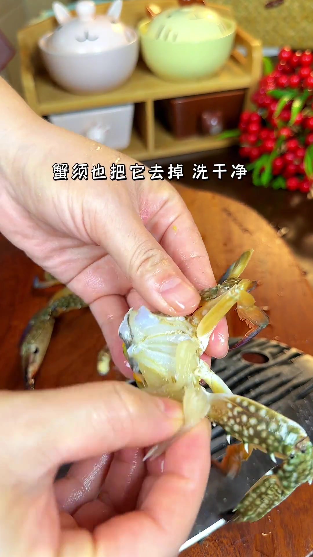 螃蟹不要老是焖着吃了,试试这个香辣炒蟹吧,肉质鲜嫩,香香辣辣的,送饭送9都是不错的