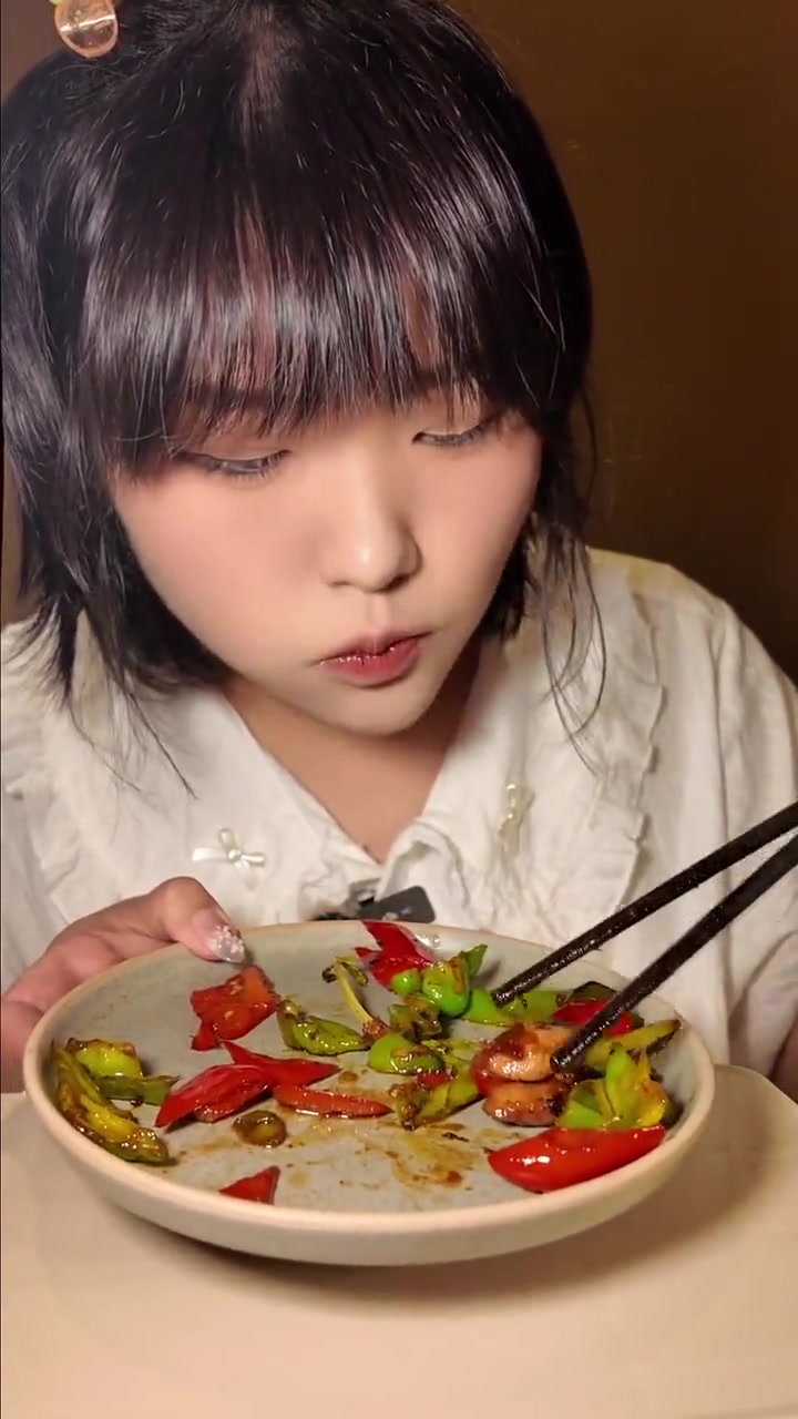 终于吃到贵州烙锅，一口气炫了15道菜