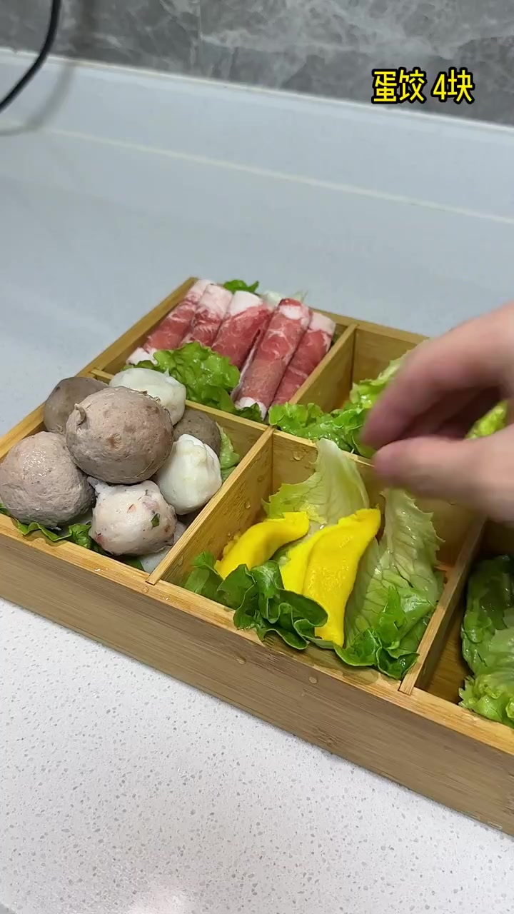 vlog晚餐｜初恋情侣深圳的日常晚餐●今日菜单：椰子鸡火锅●和夏小姐在一起的5年，从湖南来