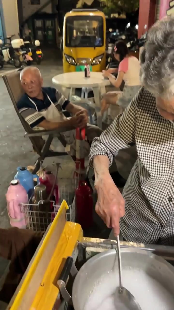 温州街头86岁婆婆卖了二十多年的瘦肉丸,15一碗炒鸡好吃