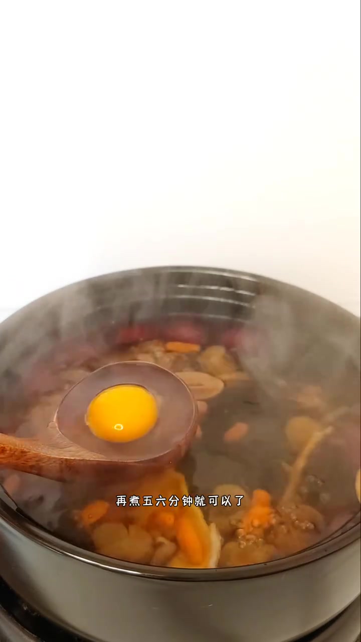 黄芪加上当归是传统当归补血汤的配方,一起蒸蛋补气血才好