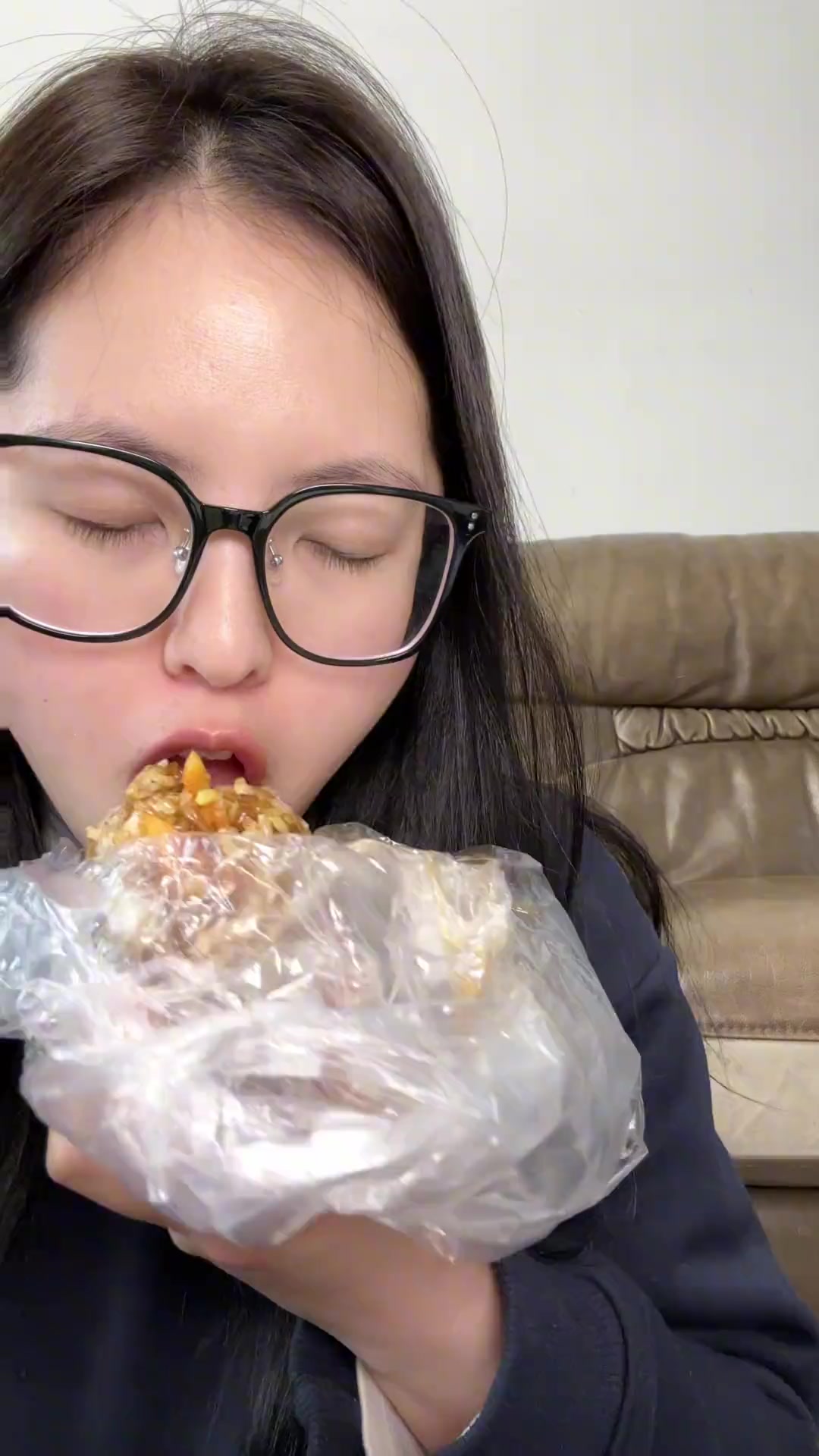 一天吃什么vlog|三明治饭团炒面干瘦肉丸鸡柳年糕……