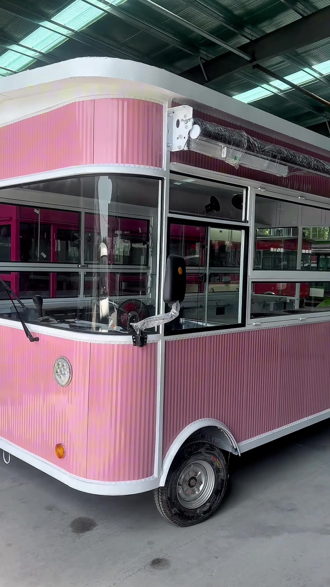 新款多功能小吃车 电动早餐车移动炸串烧烤摆摊车流动快餐卤菜车