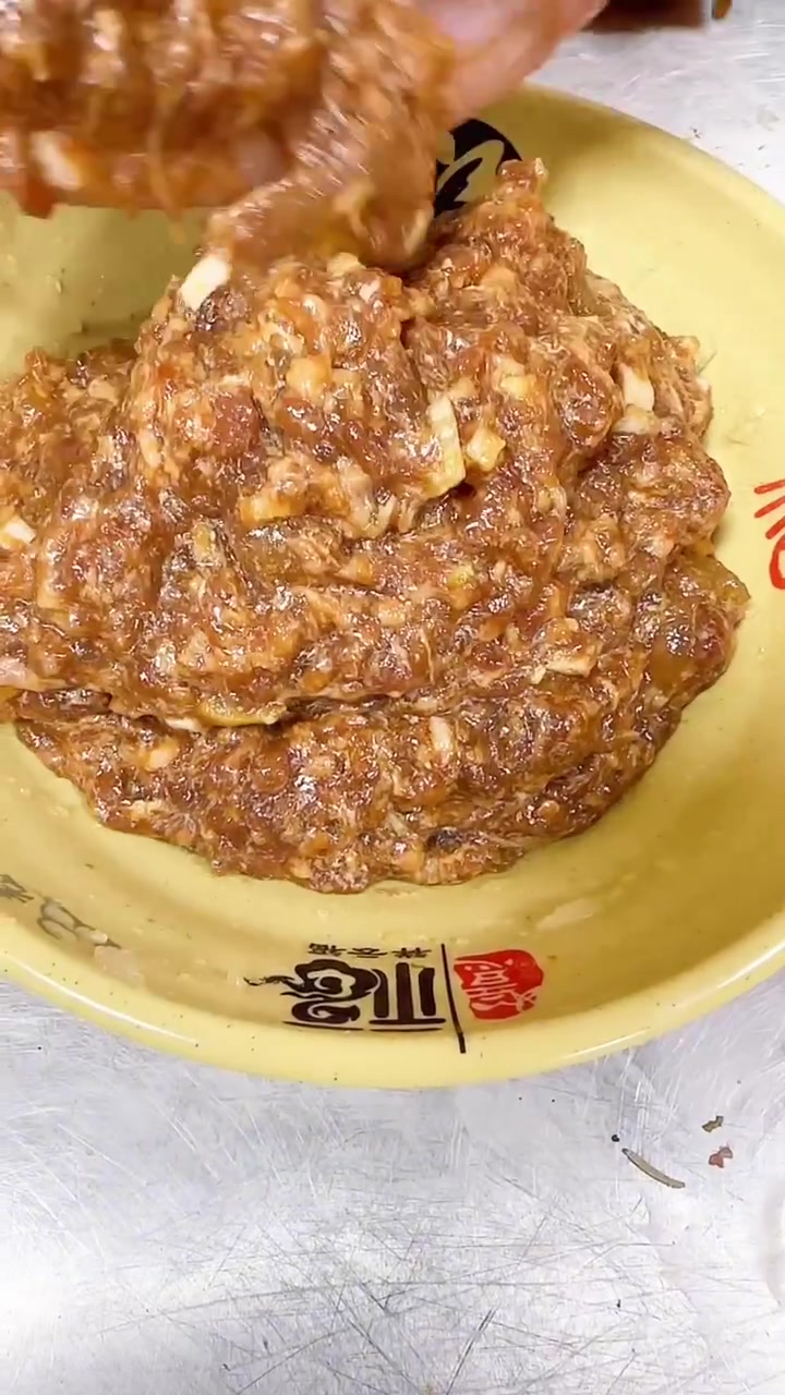 500克猪肉馅天津灌汤包教程，汤汁超诱人！