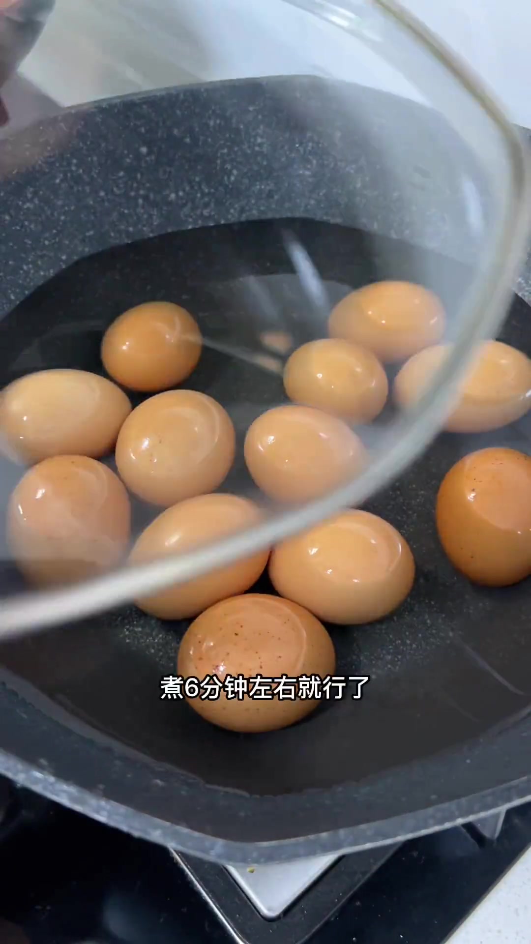 今天是魏先生的生日，不会说什么甜言蜜语，煮上几个鸡蛋和一碗面条祝生日快乐