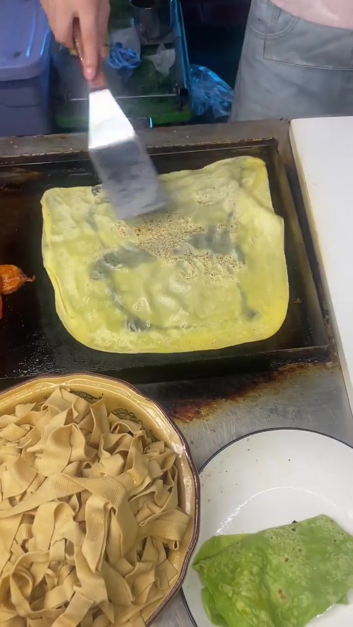 武汉街头,卡通卤肉卷,图案都好好看啊～