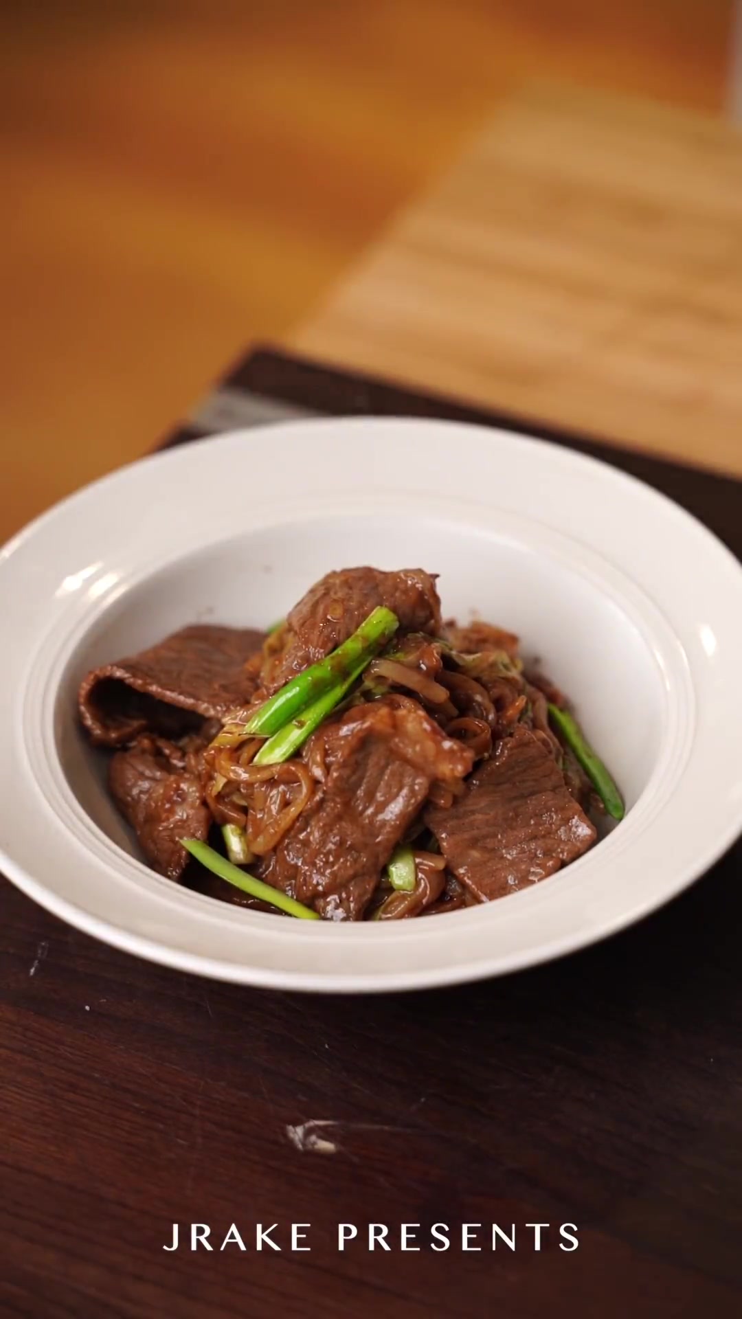 翻车了但居然有点好吃|不干炒牛河|Jrake|翻车了还要打菜谱……1. 牛肉切片与生抽、老