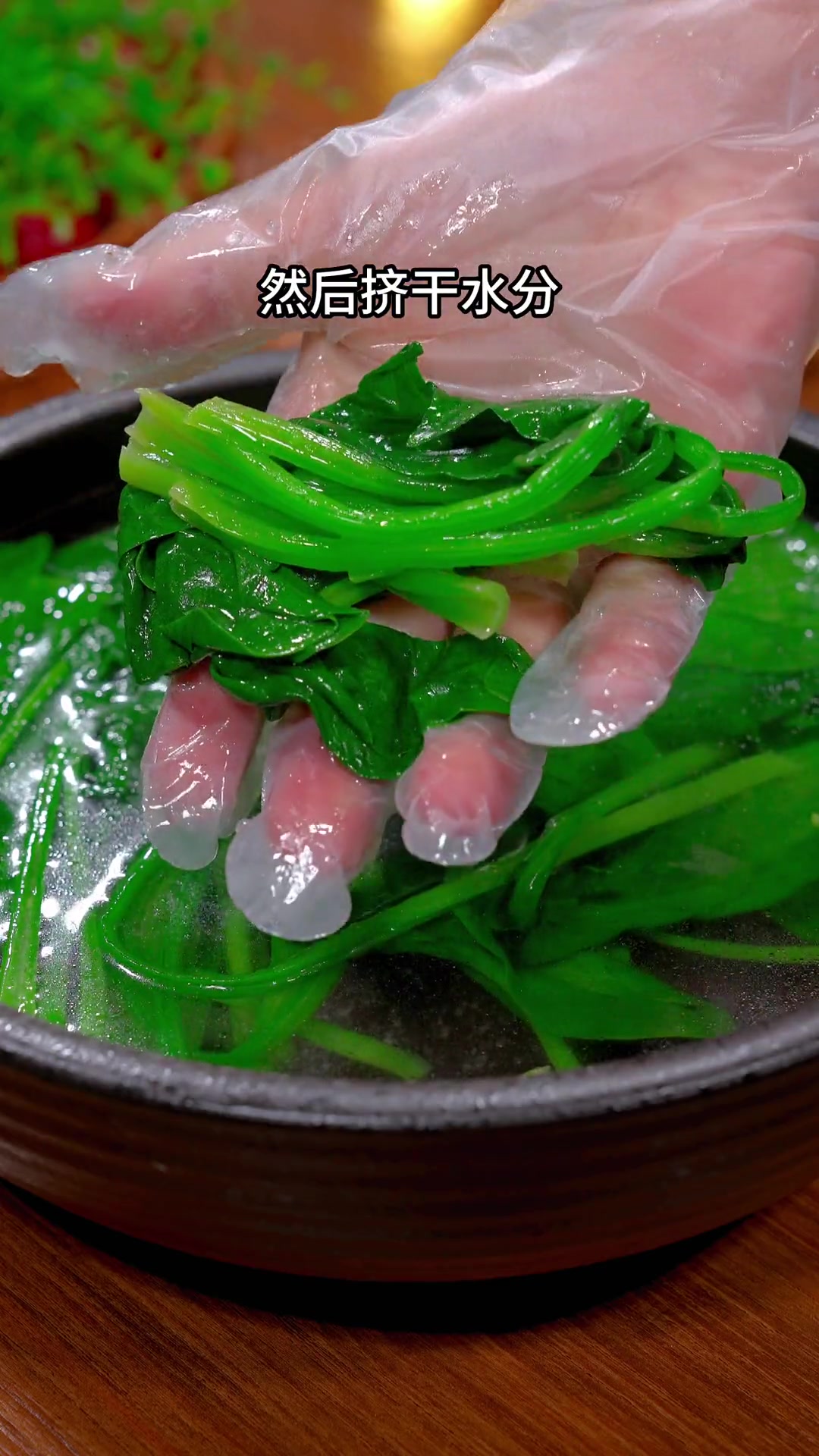 菠菜拌鸡蛋新吃法,鲜香滑嫩,做法超简单!