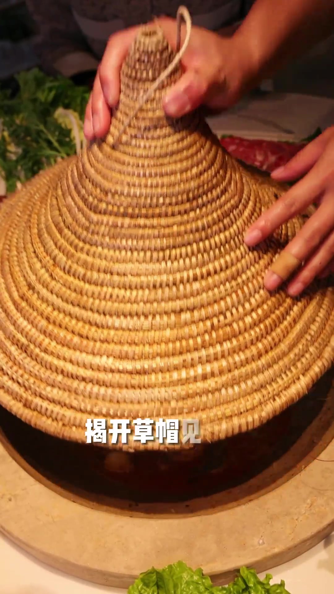 公主王子们是时候吃草帽石锅鱼了!吃鱼还可涮菜,真的好满足!