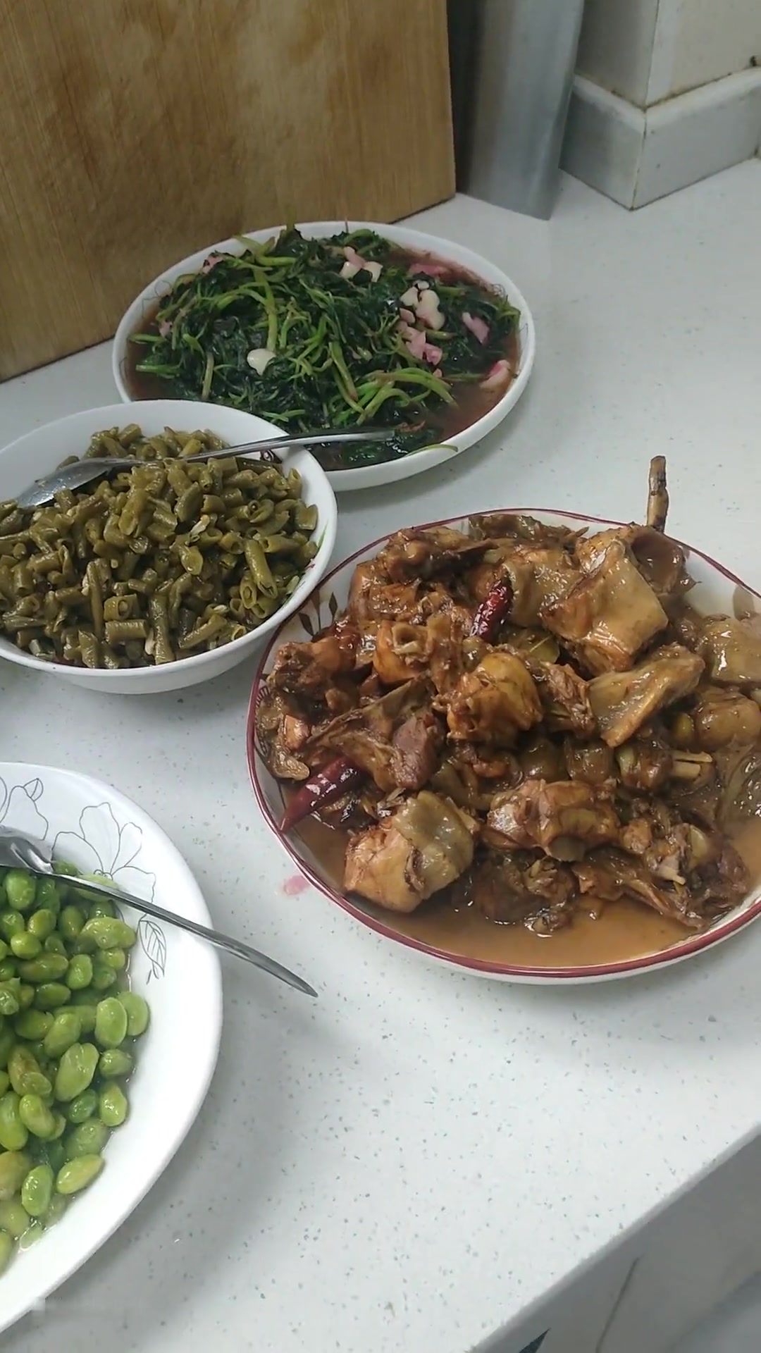 一餐丰盛的家常菜