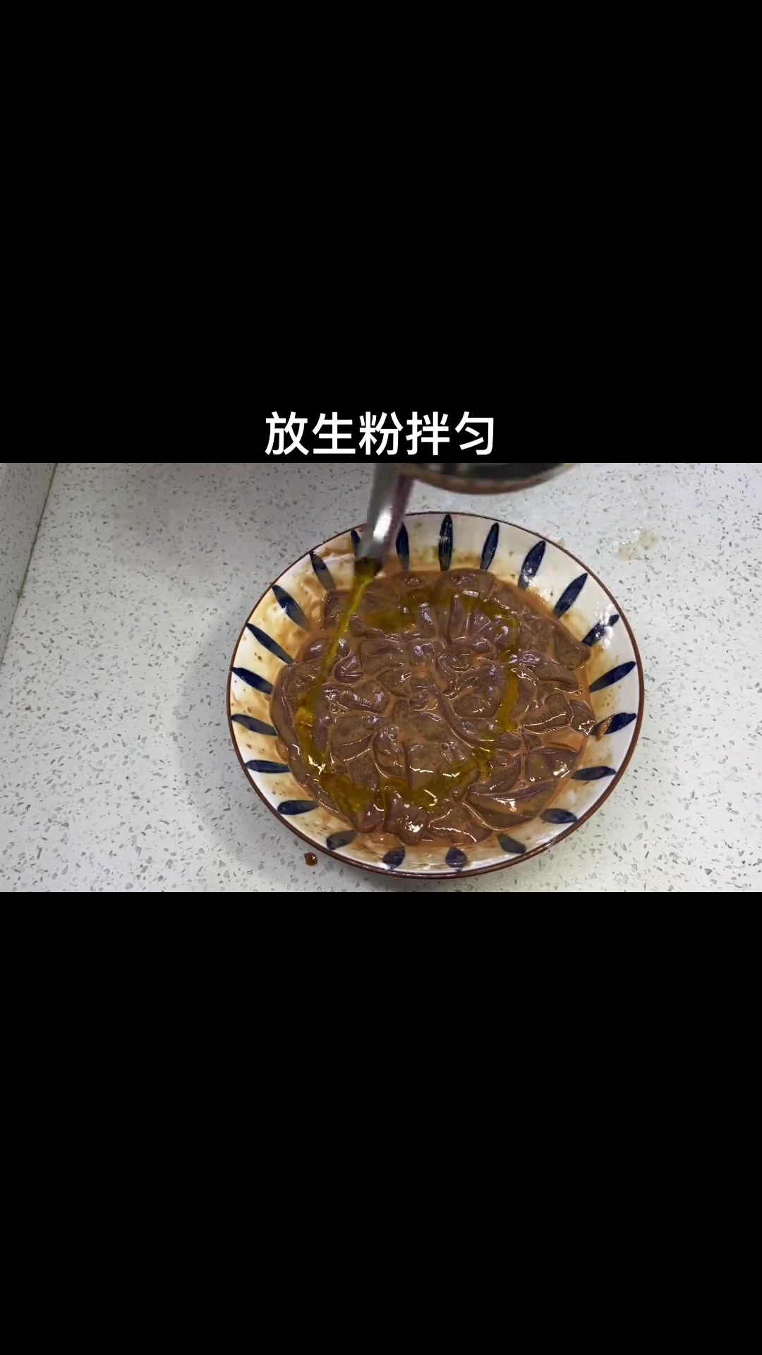 花五块买了个猪肝,放点洋葱炒一炒,绝对的下酒好菜~