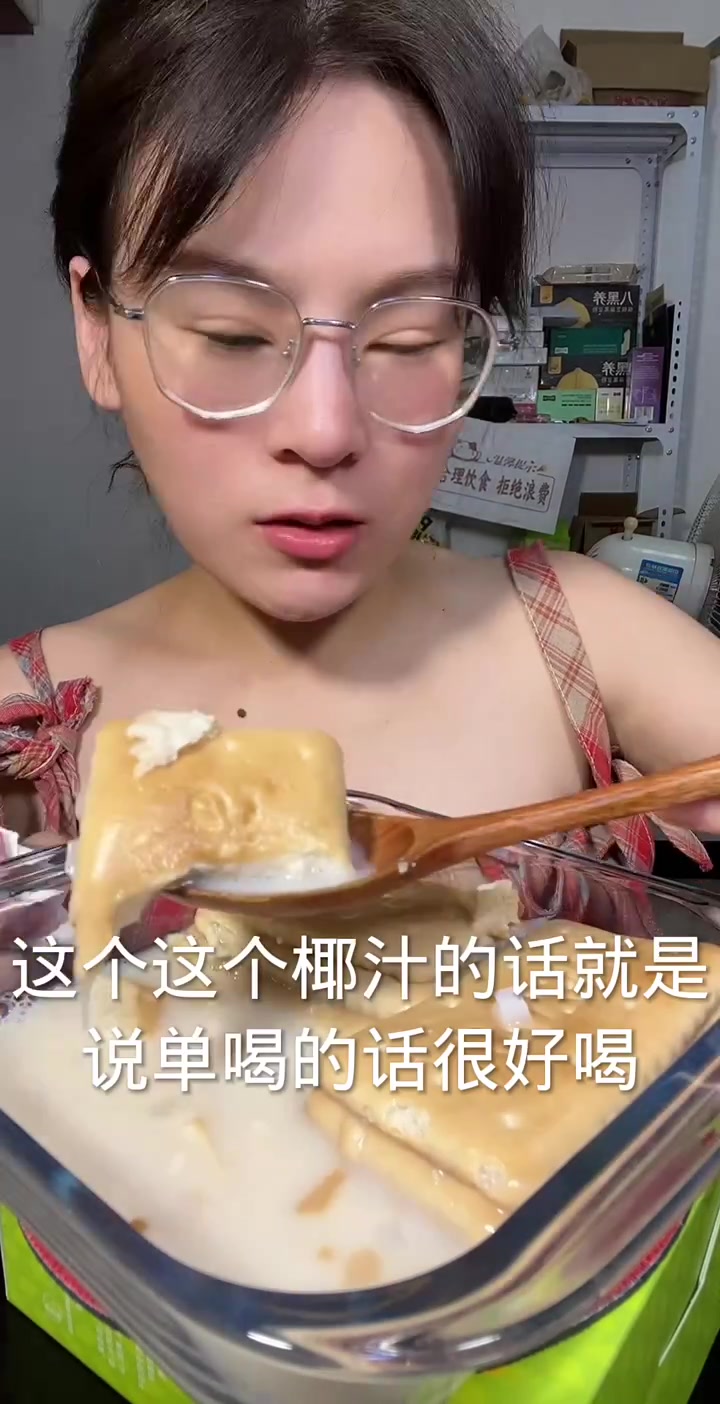 椰汁泡奶不如椰奶,纯牛奶配椰奶泡饼更好吃
