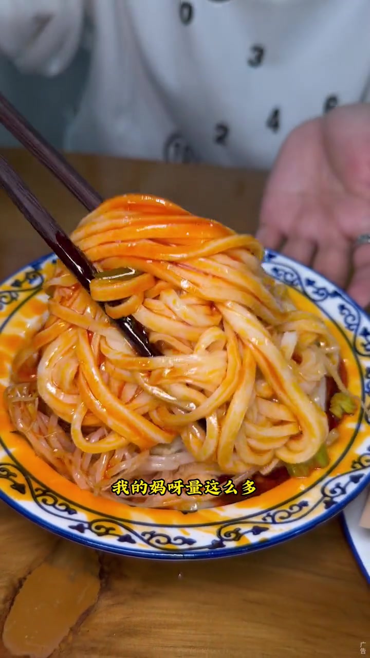 西安的凉皮肉夹馍你们喜欢吃哪家！还有缸子米线～