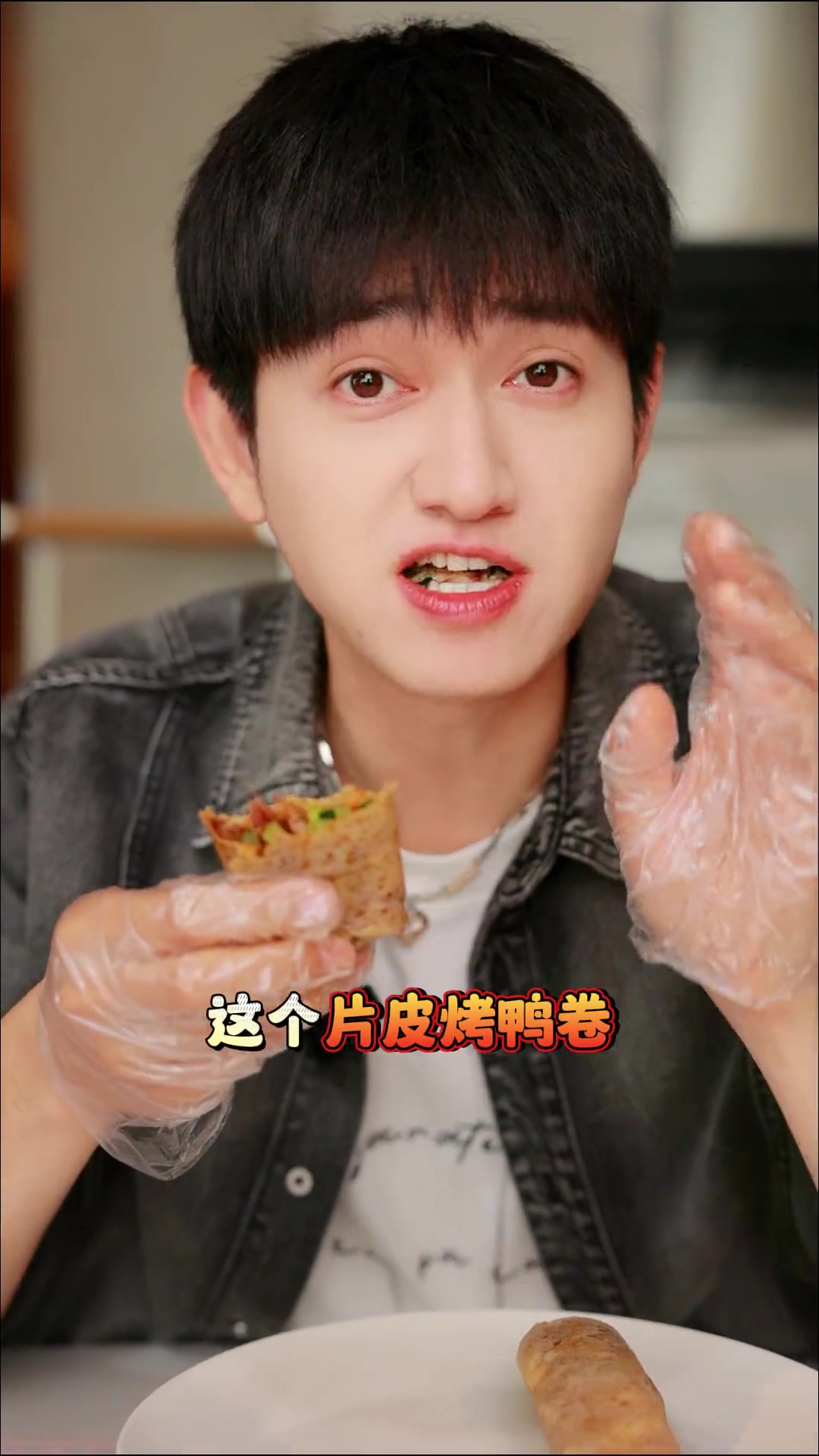 是谁还没有吃过这个片皮烤鸭卷？一定要去尝尝